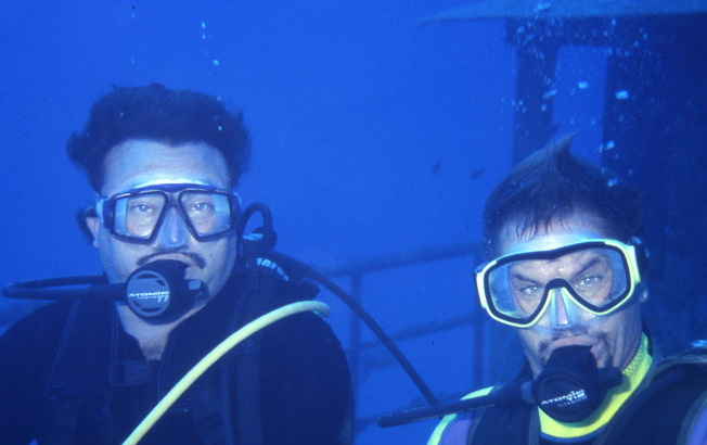 Divers on the Snake Eyes Wreck